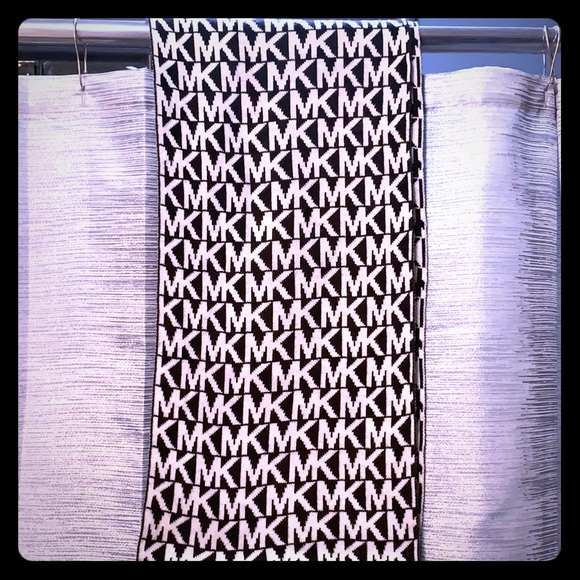 Michael Kors Scarf - Picture 1 of 1
